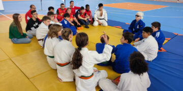 La judoca y medallista paralímpica Marta Arce ofrece una master class en Santa Marta