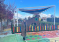 Una lona multicolor protegerá a los niños del calor en el parque de la carretera de Naharros