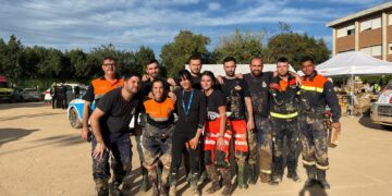 Los voluntarios de Protección Civil se vuelcan con los trabajos sanitarios, de limpieza y achique de agua en en las localidades más afectadas por la Dana