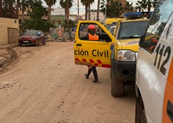 Los voluntarios de Protección Civil se vuelcan con los trabajos sanitarios, de limpieza y achique de agua en en las localidades más afectadas por la Dana