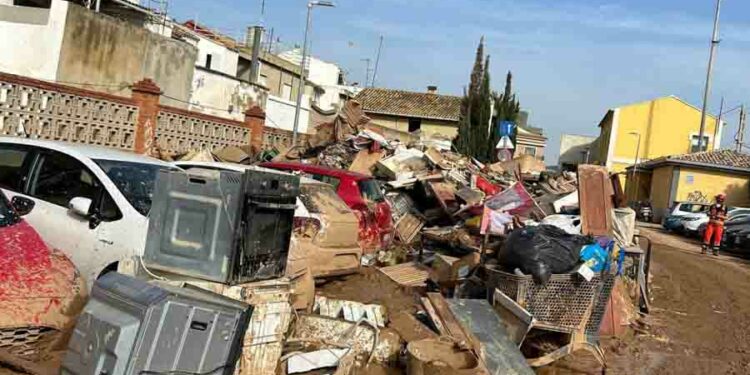 Primeras 24 horas en el epicentro de la castástrofe trabajando a destajo para atender al personal civil y militar