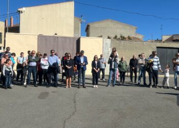 Minuto de silencio de los vecinos de Cabrerizos en apoyo a las víctimas y afectados de la Dana