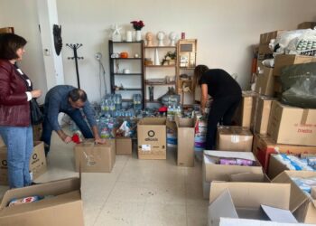 Desbordante solidaridad de los vecinos del alfoz que donan miles de kilos de alimentos y productos para ayudar a los afectados por la Dana