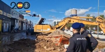 Salamanca despliega 57 efectivos de Guardia Civil, Policía Nacional y militares, vehículos y maquinaria en la zona afectada por la Dana en Valencia