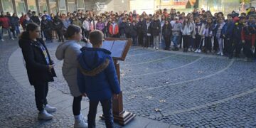 Los escolares de Santa Marta protagonizan la ‘Marcha por la Igualdad’ y el manifiesto del 25N contra la violencia de género