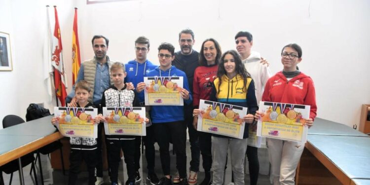 Villamayor concede diez becas a deportistas de élite por importe de 500 euros cada una