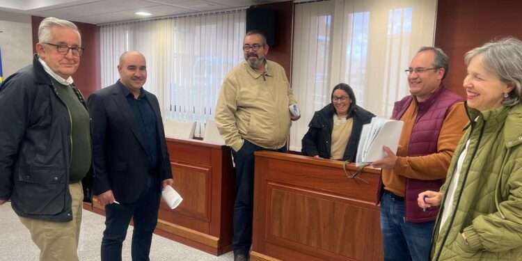 Villares libera 109.000 euros para liquidar la obra de las piscinas y hacer frente al aumento de costes en servicios básicos y Fiestas