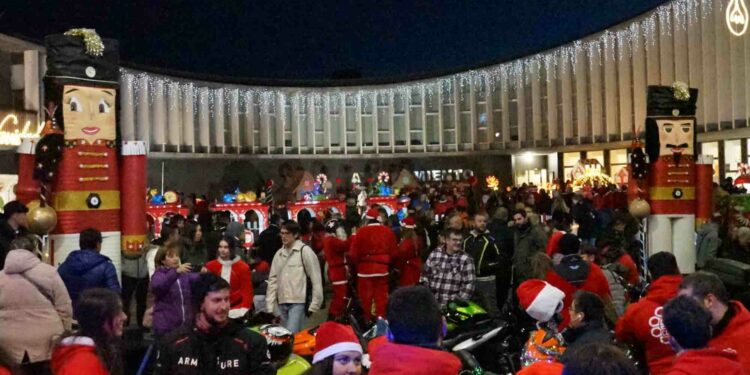 La Navidad estalla con la visita de más de 2.000 personas que confirman a Santa Marta como el referente navideño de la provincia