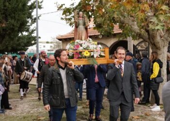 Las tradiciones religiosas y los sonidos de los paleos y el tamboril marcan el día grande de las Fiestas de Santa Bárbara