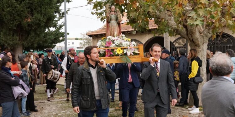 Las tradiciones religiosas y los sonidos de los paleos y el tamboril marcan el día grande de las Fiestas de Santa Bárbara