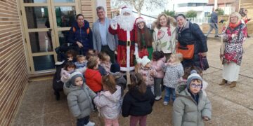 Los escolares de Cabrerizos, los primeros en recibir la visita de ‘Santi Claus’