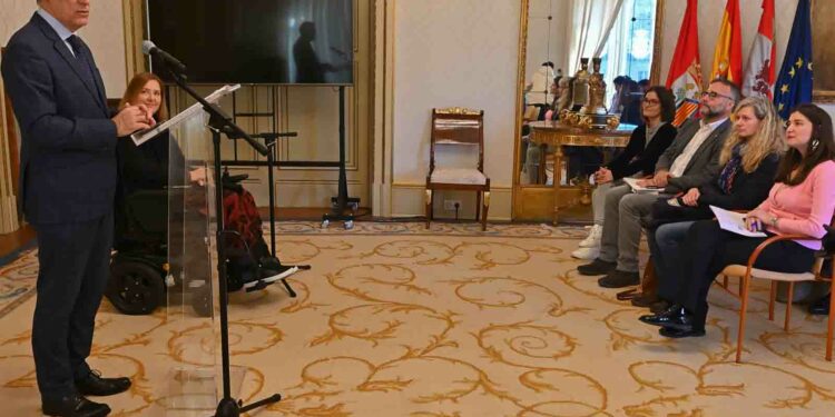 Salamanca y Cruz Roja renuevan su colaboración para la atención de las personas en situación de vulnerabilidad