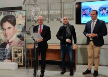 Florencio Maíllo dona a la Diputación de Salamanca el retrato de Federico García Lorca