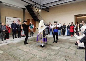 El Área de Cultura de la Diputación inaugura la exposición ‘Aires de marzo’ con una sólida apuesta por la indumentaria tradicional de Salamanca