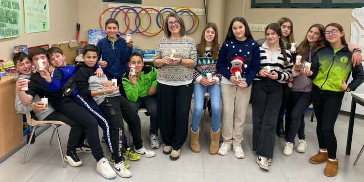 Exhibición de gimnasia rítmica y elaboración de velas navideñas dan continuidad a las actividades en Carbajosa