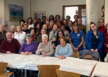 La AFE ‘Dinamiza Carbajosa’ comparte una dulce despedida con los mayores