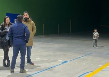 Los vecinos de Monterrubio celebran su particular fiesta de Nochevieja anticipada