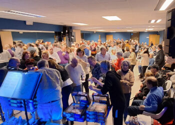 Bingo, roscón, uvas y mucha ‘marcha’ en la Nochevieja de los mayores de Santa Marta