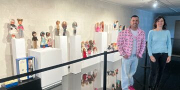 El Ayuntamiento de Villares se convierte en la gran casa de las muñecas con 300 Nancy, Barbie y Barriguitas