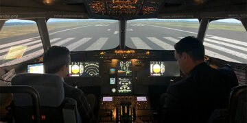 Juan Manuel Corchado visita las instalaciones de la Escuela de Pilotos Adventia