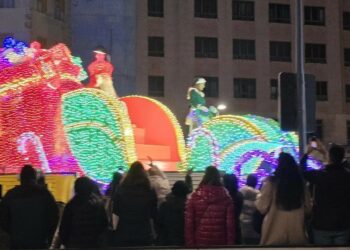 Papá Noel estrena carroza para recibir a los niños salmantinos