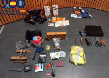 Detenido un hombre de 37 años por robo en el interior de vehículos en la calle Poeta Jesús Rasueros