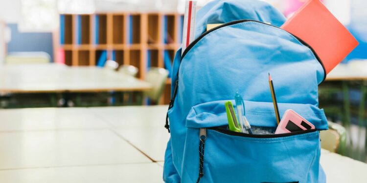 561 escolares de Carbajosa reciben las ayudas municipales para material escolar de este curso