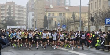 Mousaab Hadout y Gema Martín se imponen en la XL San Silvestre Salmantina en la que han participado 6.700 corredores