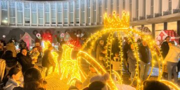 Más de 200 adornos llenan de magia y color la ‘Villa Navideña’ de Santa Marta