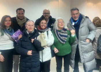 Tejemaneje pone a la venta 300 artículos tejidos a mano en su IX Mercadillo Navideño a favor de AFA