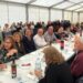 La comida navideña reúne a cerca de 200 mayores de Villamayor en torno a la mesa
