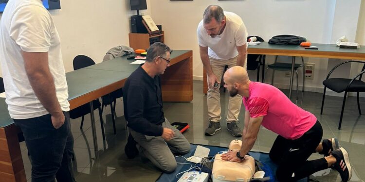 Villamayor forma al personal municipal para lograr la certificación de ciudad cardio protegida