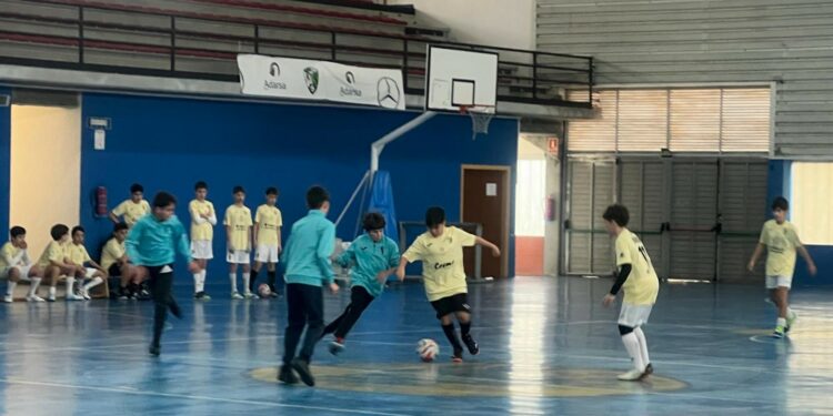 Seis equipos disputan el torneo de fútbol sala de Navidad de Villamayor