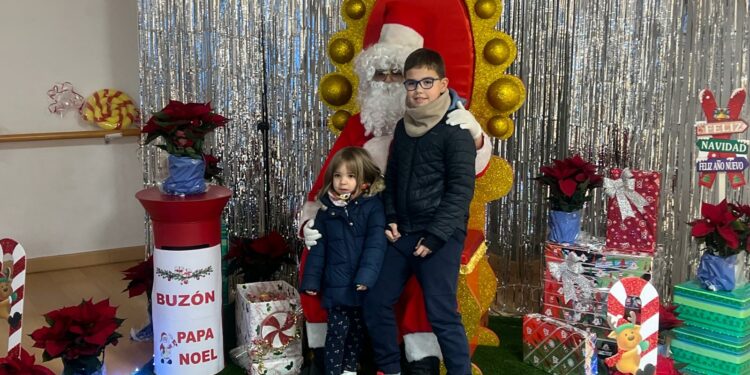Papá Noel recibe a los niños de Villamayor