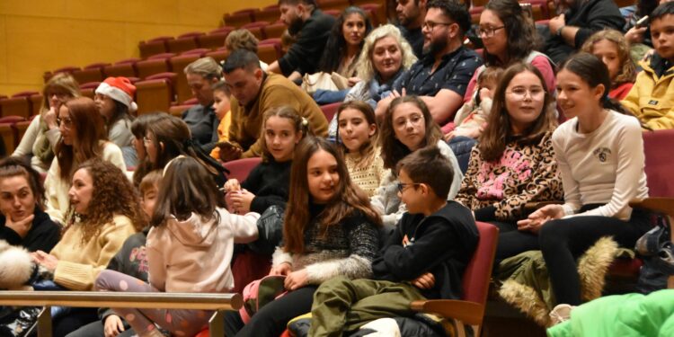 Exhibición de las pequeñas bailarinas de Villares
