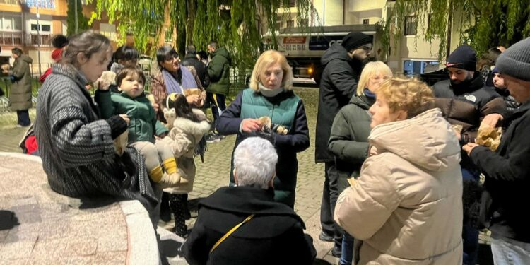 Los vecinos de Aldeaseca degustan más de 70 kilos de castañas asadas solidarias