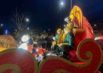 La Cabalgata de los Reyes Magos reúne a más de 4.000 personas en Carbajosa