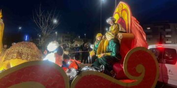 La Cabalgata de los Reyes Magos reúne a más de 4.000 personas en Carbajosa