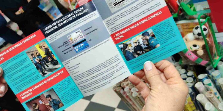 La Policía Nacional ofrece a los ciudadanos recomendaciones para evitar fraudes y engaños durante las rebajas