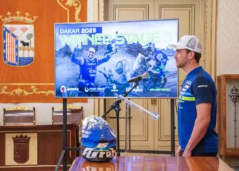 Homenaje a Lorenzo Santolino por su victoria de etapa en el Rally Dakar