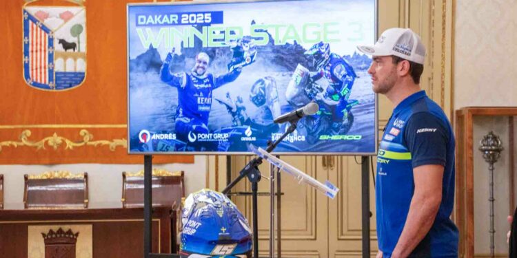 Homenaje a Lorenzo Santolino por su victoria de etapa en el Rally Dakar