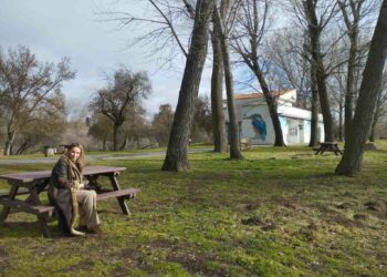 Nuevo mobiliario urbano en la Isla del Soto para aumentar las zonas de descanso