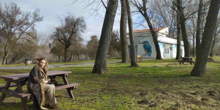 Nuevo mobiliario urbano en la Isla del Soto para aumentar las zonas de descanso