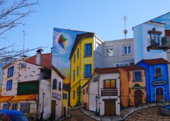 Una nueva obra de Rober Bece en homenaje al comercio local y la iluminación artística para cuatro murales confirman la apuesta por la cultura y el arte en Santa Marta