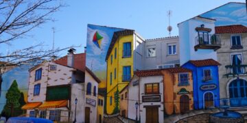 Una nueva obra de Rober Bece en homenaje al comercio local y la iluminación artística para cuatro murales confirman la apuesta por la cultura y el arte en Santa Marta