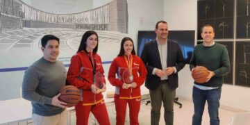 Reconocimiento a Patricia Martín y Alba Sánchez por su participación en el Campeonato de España de Baloncesto