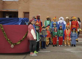 Los Reyes Magos ya están en Carrascal de Barregas recibiendo deseos y peticiones de los niños del municipio