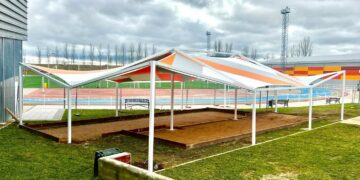 Instalada la cubierta de las pistas de petanca de Carbajosa para permitir su uso sin depender de la climatología