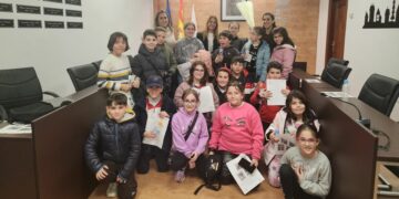 Un pueblo volcado en crear mil grullas de papel por la paz