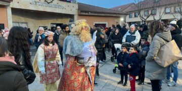 Calurosa acogida a los Reyes Magos a su llegada a Monterrubio